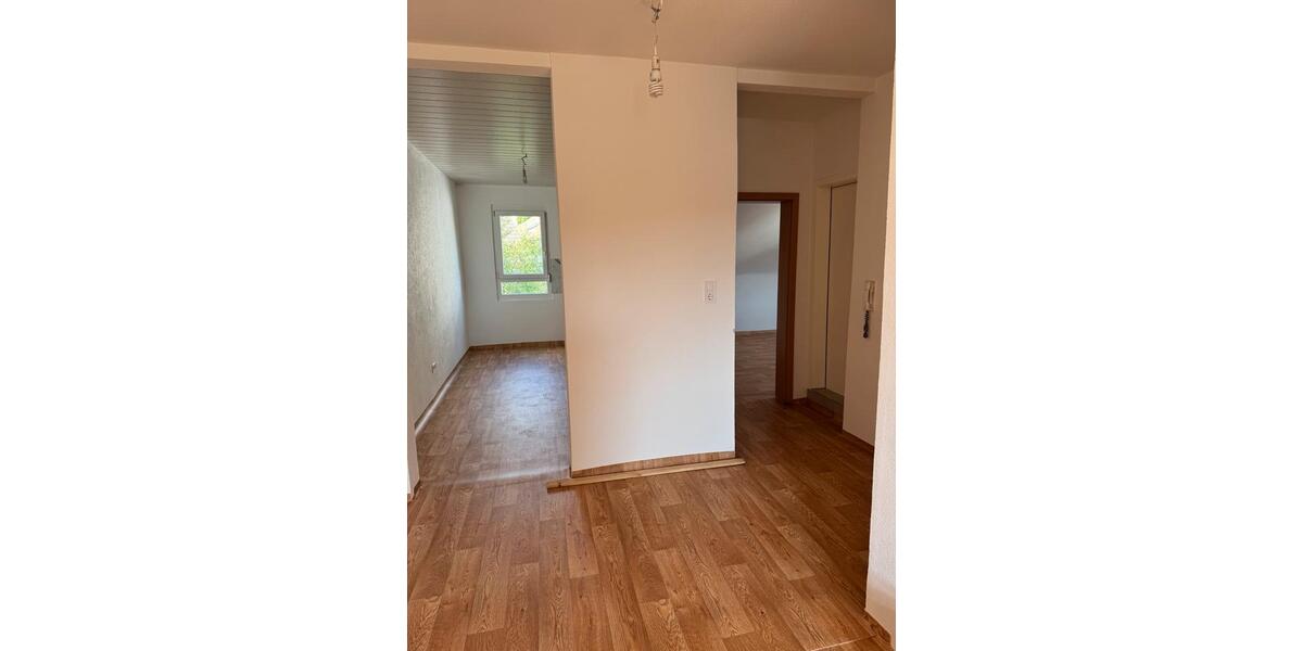 Dachgeschoßwohnung Backnang - 3 Zimmer, 73 m&sup2;, 950&euro; | Angebot:27577616