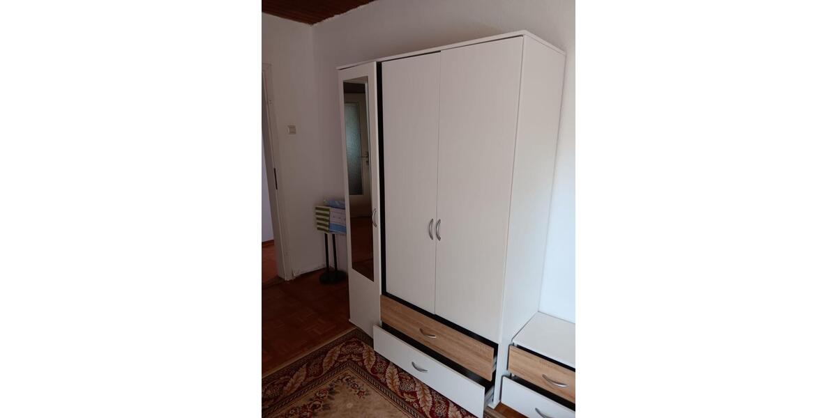 Etagenwohnung Neckarwestheim - 3 Zimmer, 85 m&sup2;, 300&euro; | Angebot:24857805