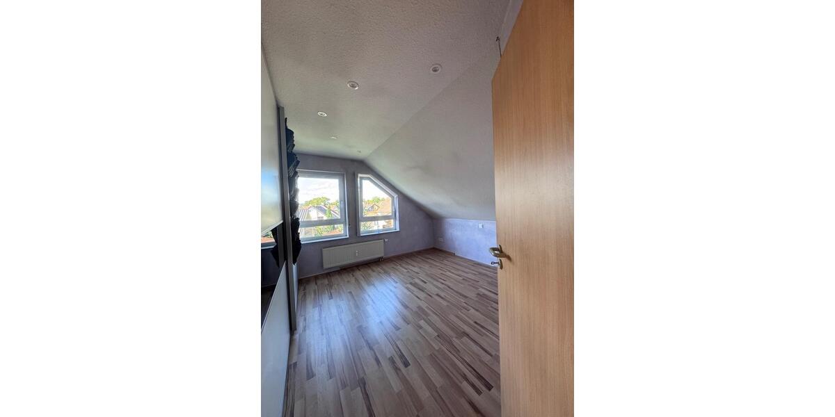 Dachgeschoßwohnung Schorndorf - 4 Zimmer, 80 m&sup2;, 255.000&euro; | Angebot:26620596