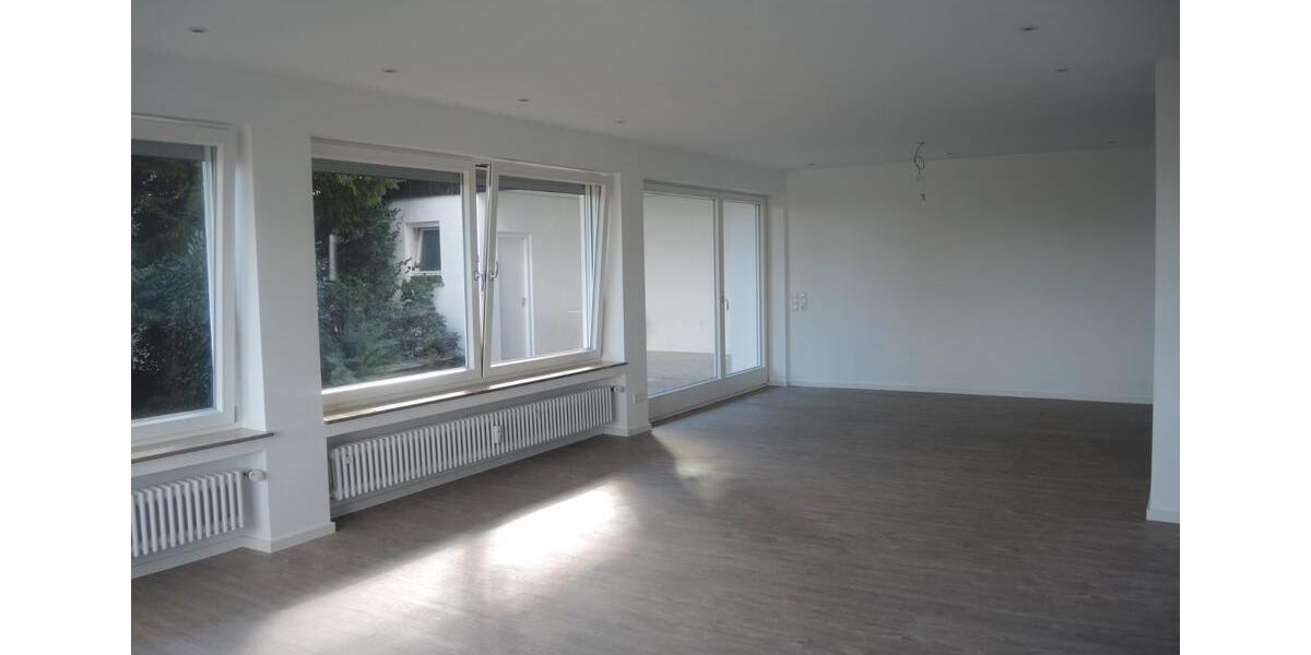Erdgeschoßwohnung Esslingen am Neckar Brühl - 3.5 Zimmer, 124 m&sup2;, 1.700&euro; | Angebot:27547278