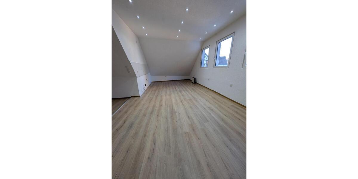Dachgeschoßwohnung Schwaigern - 3 Zimmer, 90 m&sup2;, 550&euro; | Angebot:25510466