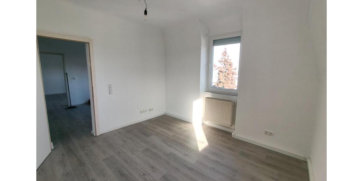 Dachgeschoßwohnung Stuttgart Bad Cannstatt - 3 Zimmer, 63 m&sup2;, 1.050&euro; | Angebot:24803392