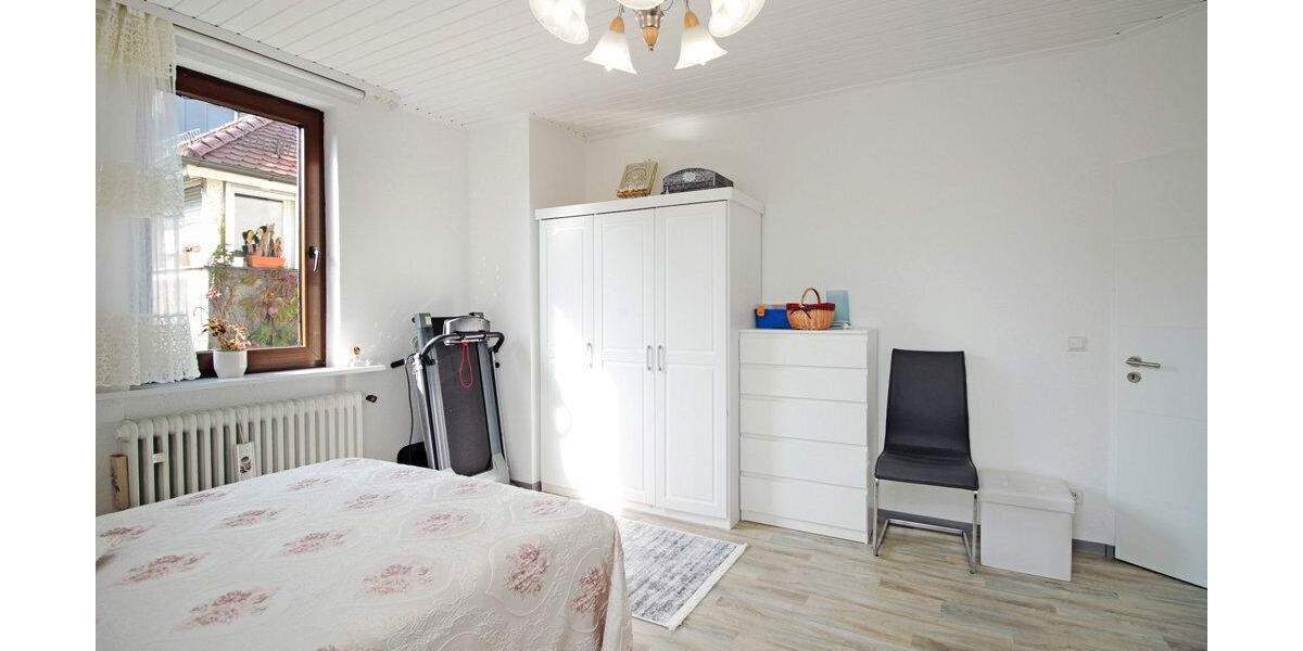 Etagenwohnung Stuttgart Zuffenhausen - 4 Zimmer, 99 m&sup2;, 350.000&euro; | Angebot:25732383