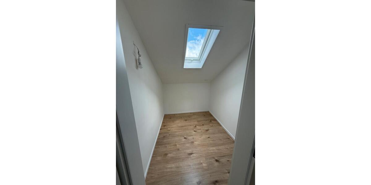 Etagenwohnung Kirchheim am Neckar - 4 Zimmer, 102 m&sup2;, 1.100&euro; | Angebot:27550072