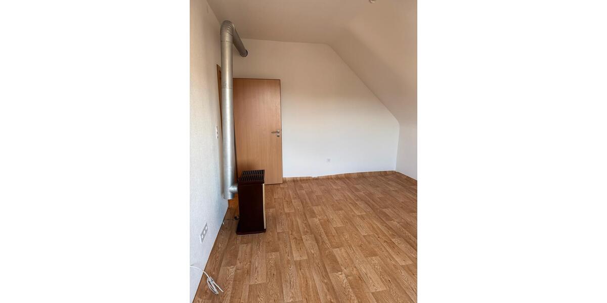 Dachgeschoßwohnung Backnang - 3 Zimmer, 73 m&sup2;, 950&euro; | Angebot:27577616