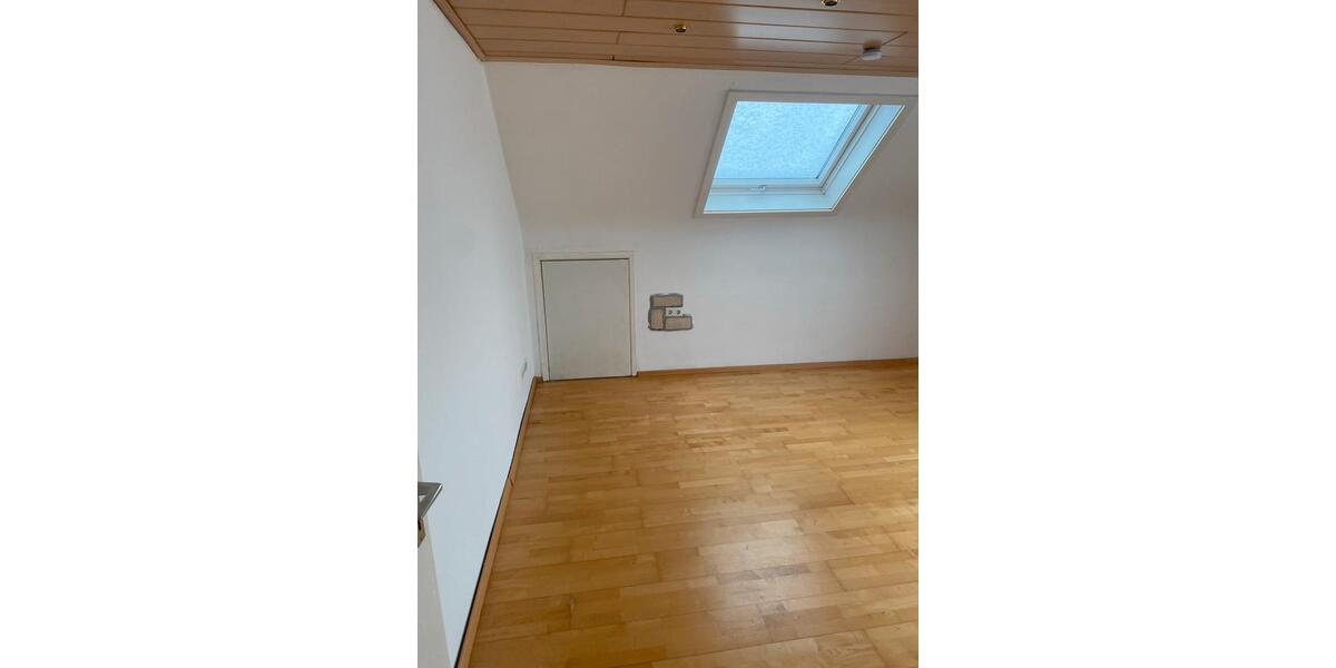 Dachgeschoßwohnung Schorndorf - 3 Zimmer, 59 m&sup2;, 780&euro; | Angebot:25216223