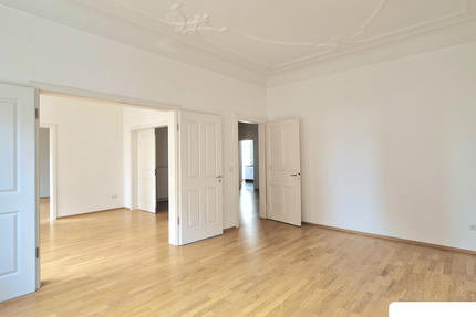 Wohnung Stuttgart Stuttgart-West - 4 Zimmer, 121 m&sup2;, 2.285&euro; | Angebot:26978032