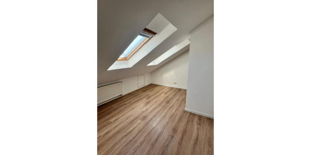Dachgeschoßwohnung Friolzheim - 2.5 Zimmer, 86 m&sup2;, 1.100&euro; | Angebot:25794082