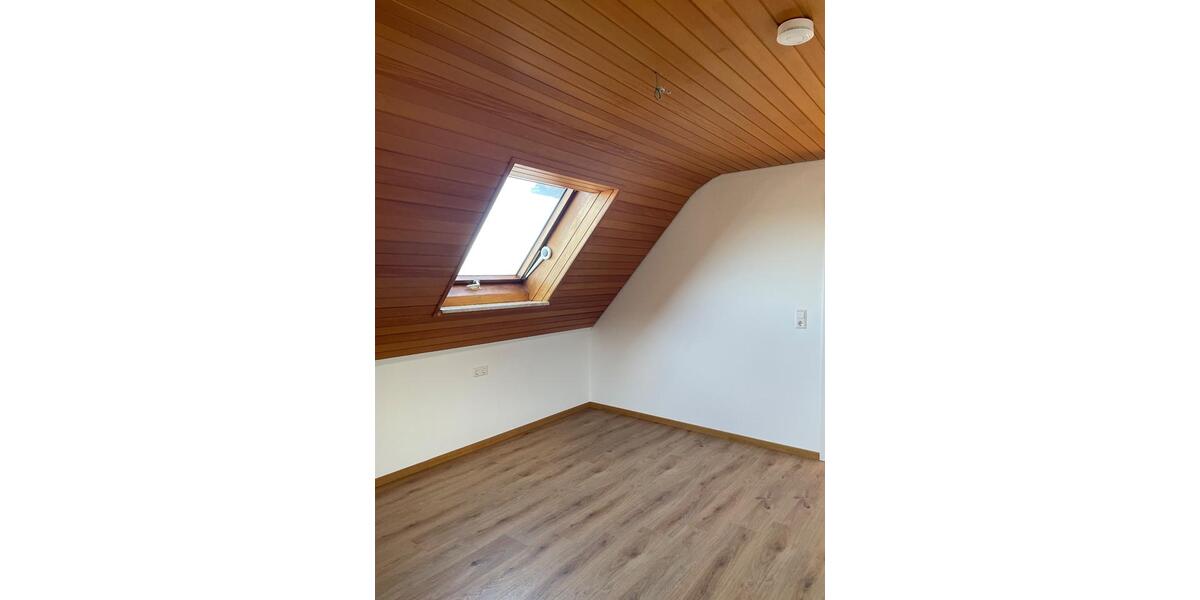 Dachgeschoßwohnung Mönsheim - 3 Zimmer, 70 m&sup2;, 820&euro; | Angebot:25791244
