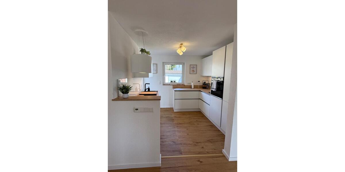 Erdgeschoßwohnung Weinstadt - 4 Zimmer, 85 m&sup2;, 2.000&euro; | Angebot:25944587