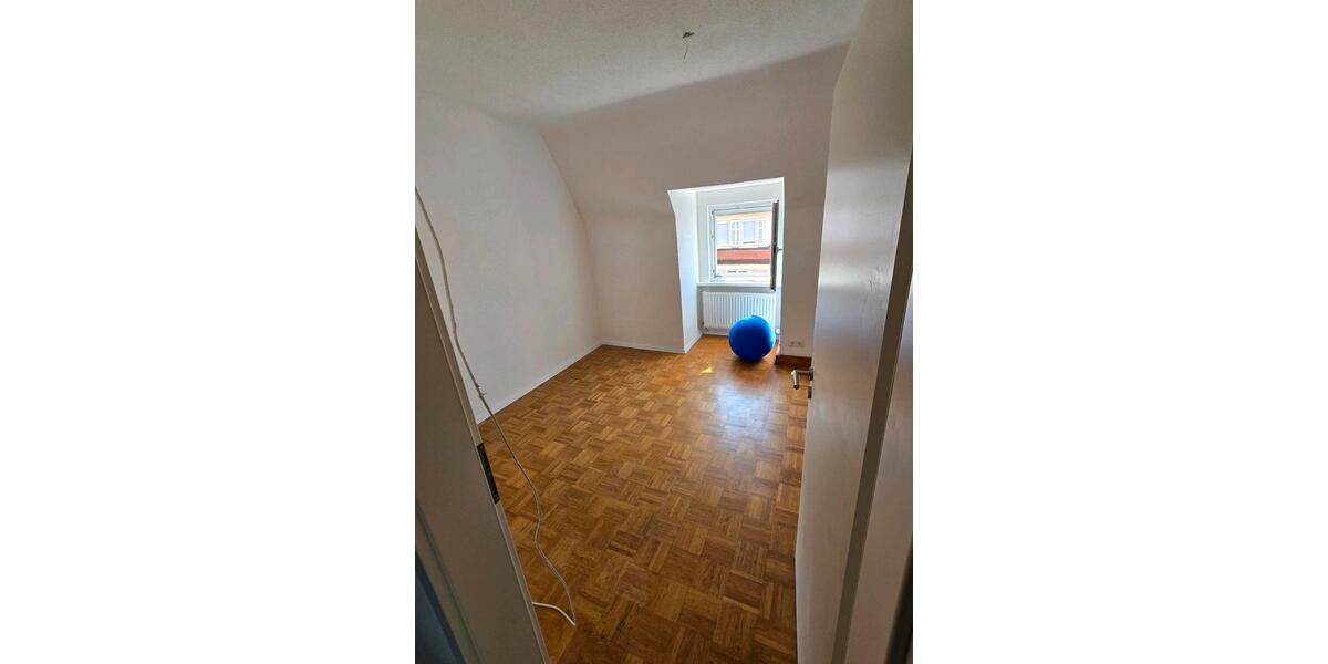 Dachgeschoßwohnung Remseck am Neckar - 3 Zimmer, 67 m&sup2;, 1.150&euro; | Angebot:26423408