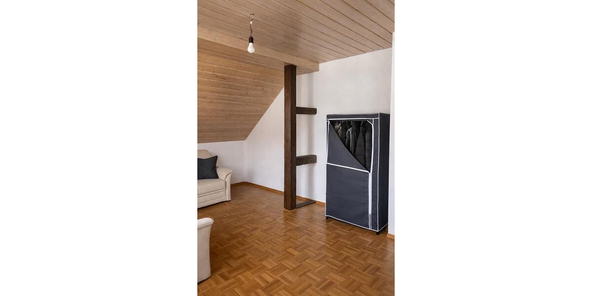 Dachgeschoßwohnung Schwieberdingen - 3.5 Zimmer, 73 m&sup2;, 750&euro; | Angebot:25980494