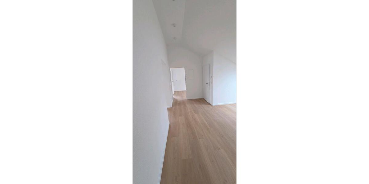 Dachgeschoßwohnung Hochdorf - 3.5 Zimmer, 101 m&sup2;, 1.300&euro; | Angebot:24857820