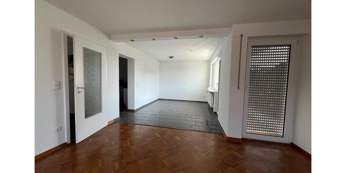 Etagenwohnung Großbottwar - 3.5 Zimmer, 93 m&sup2;, 1.000&euro; | Angebot:24838117