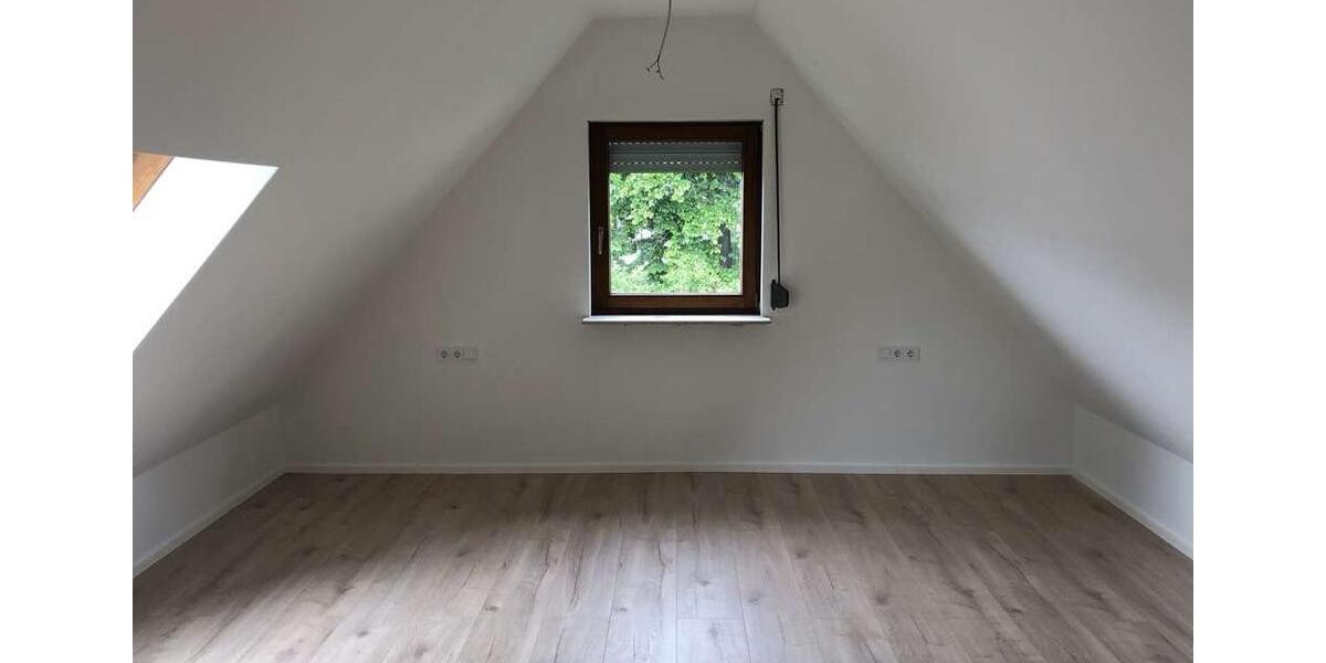 Dachgeschoßwohnung Ludwigsburg Hoheneck - 2.5 Zimmer, 65 m&sup2;, 1.150&euro; | Angebot:27590316