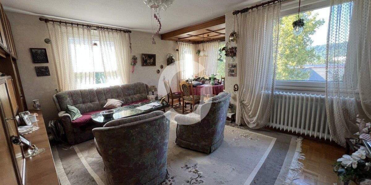 Einfamilienhaus Stuttgart Untertürkheim - 8 Zimmer, 700.000&euro; | Angebot:25743406