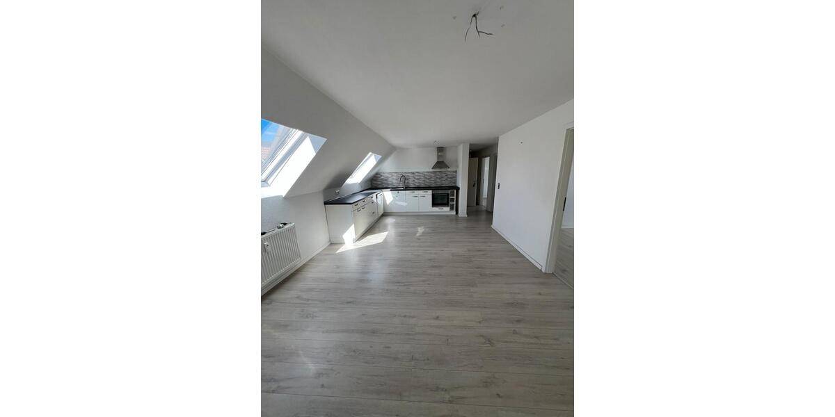 Dachgeschoßwohnung Pfaffenhofen - 4 Zimmer, 78 m&sup2;, 880&euro; | Angebot:27547211