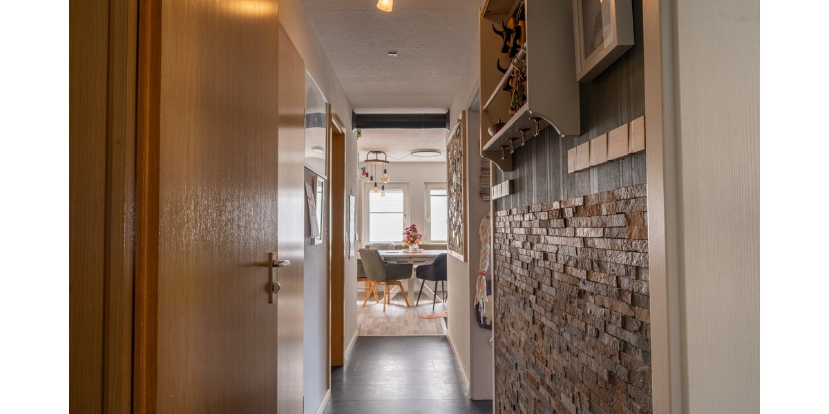 3,5 Zimmer mit großer Eckterrasse & Kamin im 3-Familienhaus - 3.5 Remshalden | Angebot:27190563