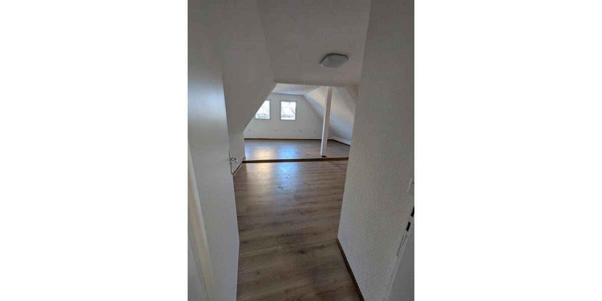 Dachgeschoßwohnung Schwaigern - 3 Zimmer, 90 m&sup2;, 550&euro; | Angebot:25510466