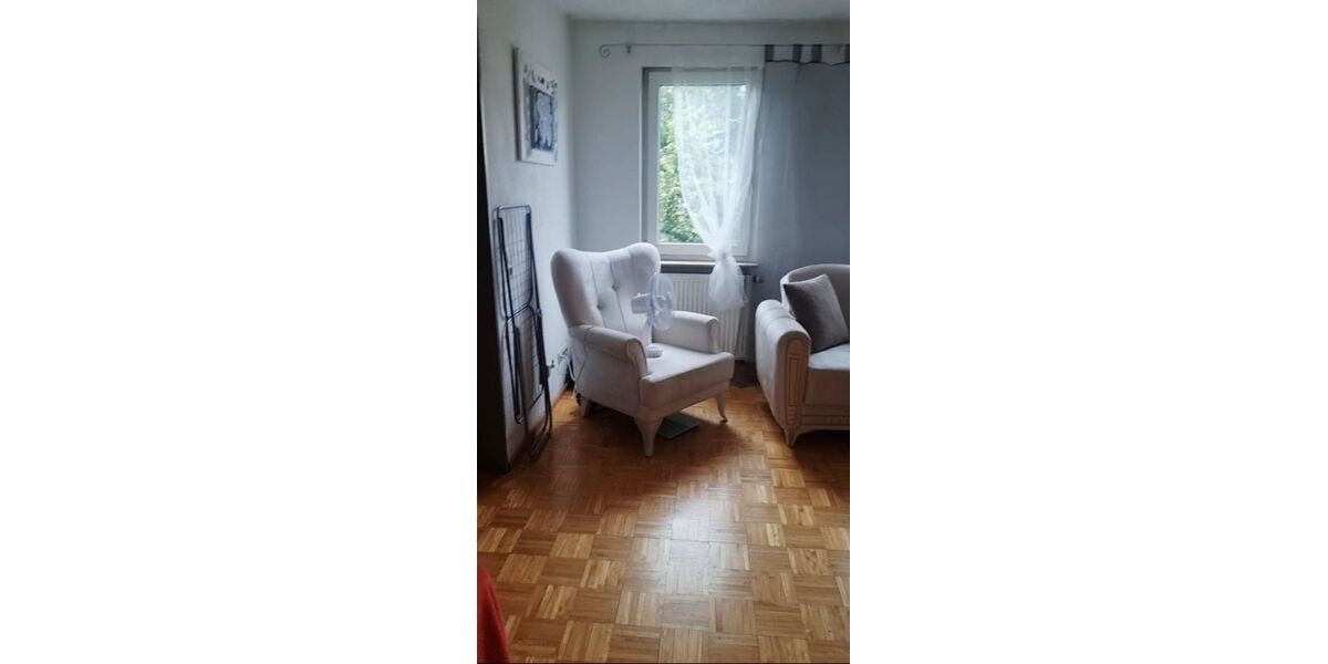 Gemütliche Dachgeschosswohnung für eine oder 2 Personen im Zentrum von Feuerbach - 2- Stuttgart Feuerbach | Angebot:27192698