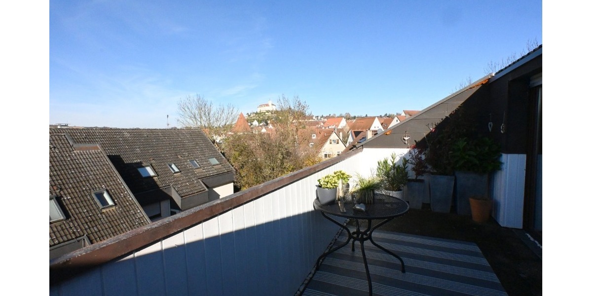 Einziehen, gestalten, wohlfühlen – Ihr Zuhause mit Schlossblick - Dachgeschoßwohnung Vaihingen | Angebot:24862389