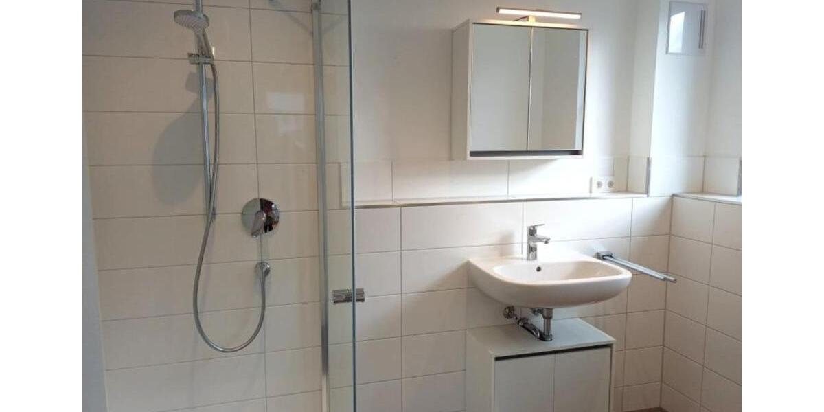 Dachgeschoßwohnung Filderstadt - 4.5 Zimmer, 150 m&sup2;, 2.500&euro; | Angebot:25821677