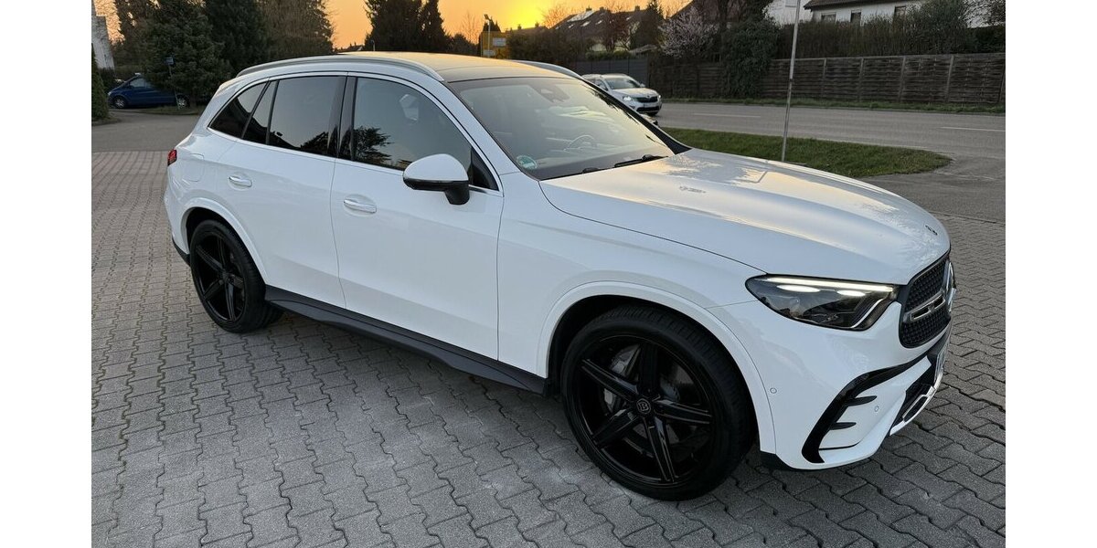 Mercedes-Benz GLC 200 AMG Line 4Matic*Panorama,Leder,LED,* 11.800 km 53.999 &euro; Schorndorf 73614