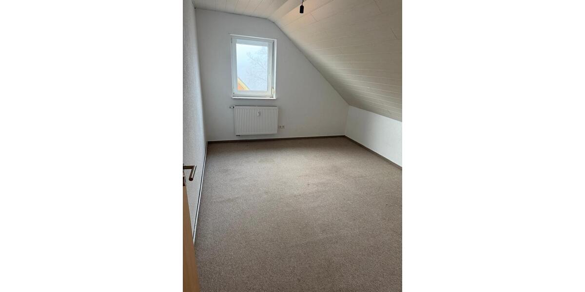 Dachgeschoßwohnung Güglingen - 3 Zimmer, 68 m&sup2;, 1.175&euro; | Angebot:25636987