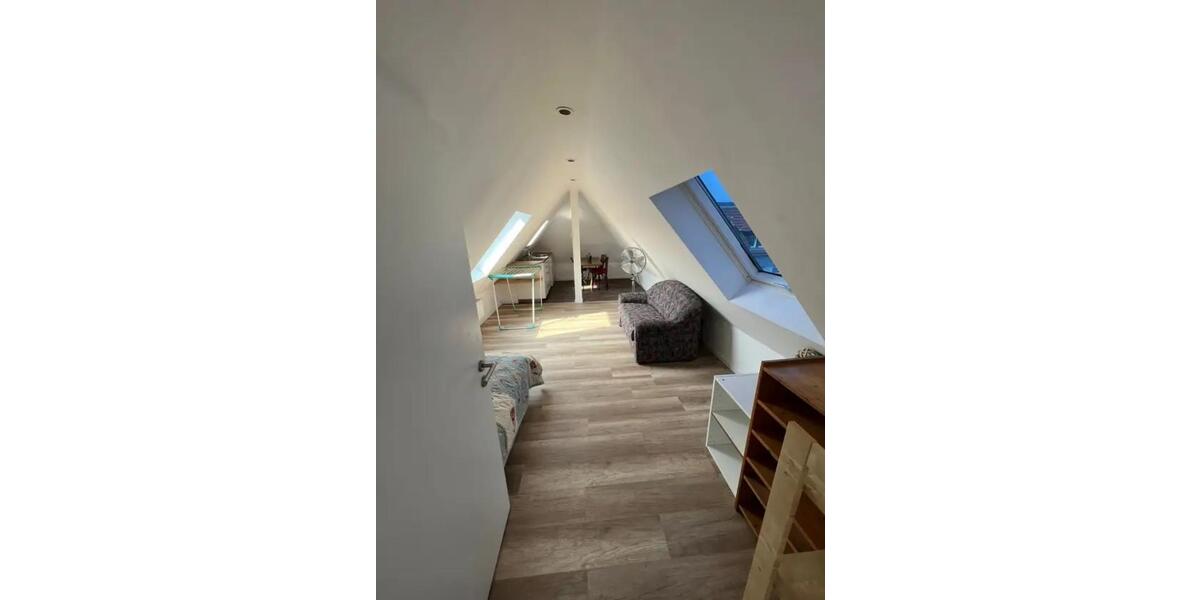 Dachgeschoßwohnung Stuttgart Luginsland - 1 Zimmer, 18 m&sup2;, 460&euro; | Angebot:25403629