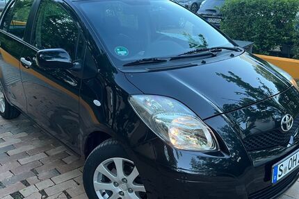 Toyota Yaris 121.600 km 3.999 &euro; Stuttgart 70186