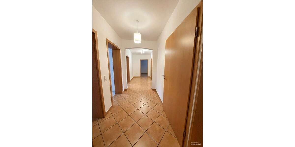Großzügige 4-Zimmer-Wohnung mit Balkon & Loggia in Esslingen - 4- Esslingen am Neckar Oberesslingen | Angebot:27496970