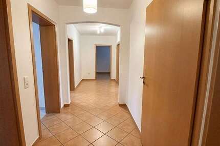 Großzügige 4-Zimmer-Wohnung mit Balkon & Loggia in Esslingen - Wohnung Esslingen am Neckar Oberesslingen | Angebot:27496970