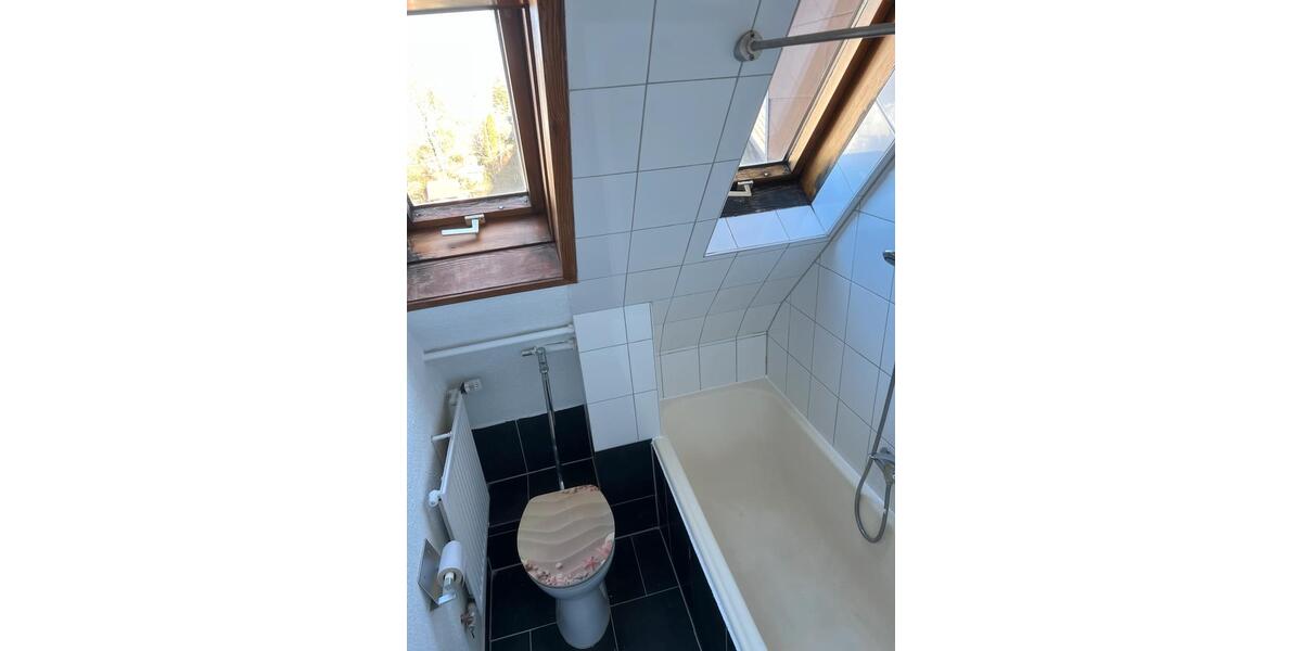 Dachgeschoßwohnung Stuttgart Mühlhausen - 3 Zimmer, 50 m&sup2;, 1.100&euro; | Angebot:25381702