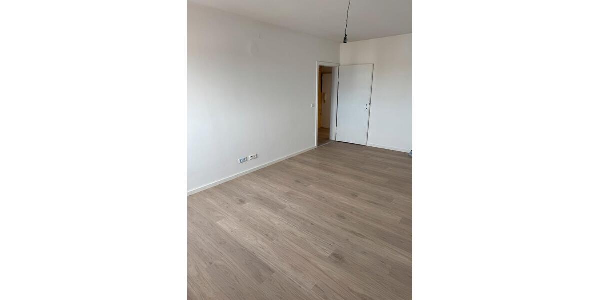 Dachgeschoßwohnung Ludwigsburg Hoheneck - 3.5 Zimmer, 77 m&sup2;, 910&euro; | Angebot:25756002