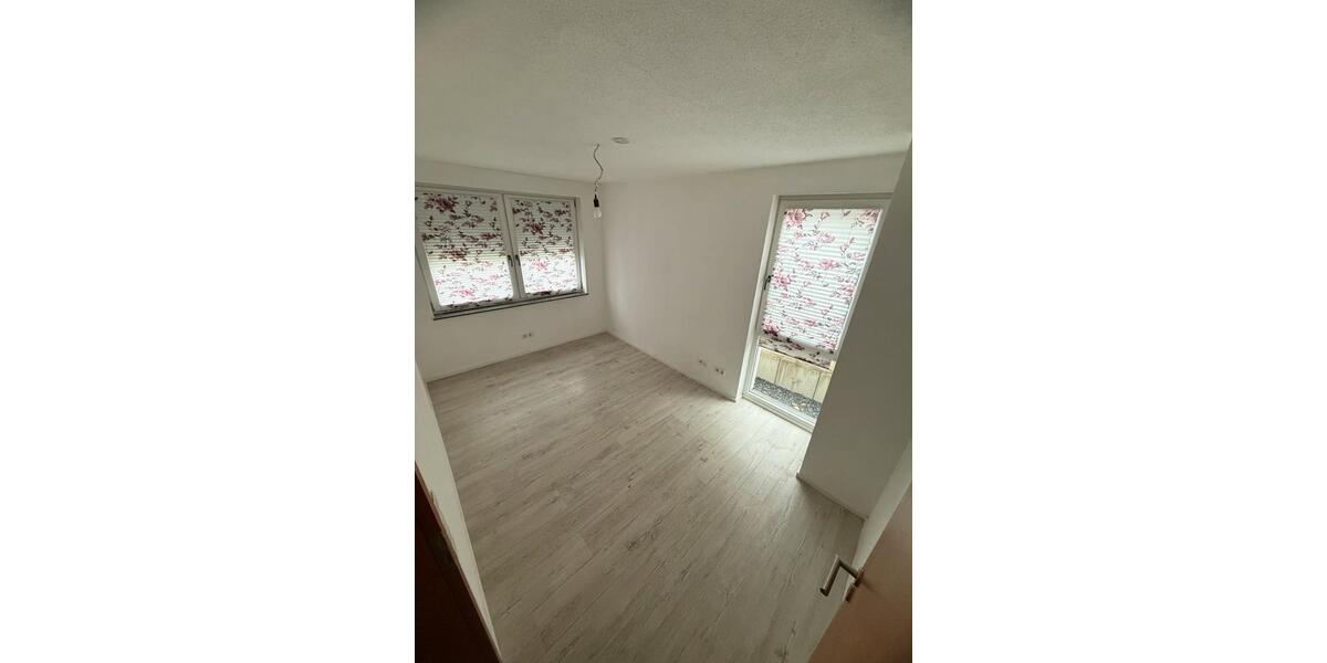Erdgeschoßwohnung Esslingen am Neckar Hegensberg - 4 Zimmer, 101 m&sup2;, 1.700&euro; | Angebot:25961929