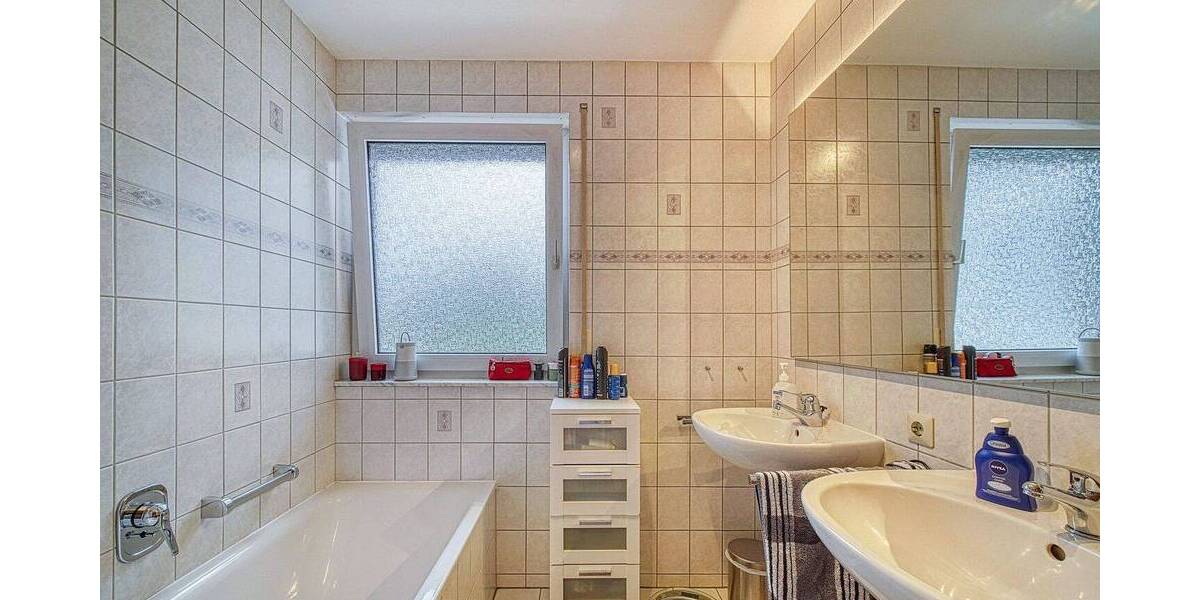 Etagenwohnung Stuttgart Zuffenhausen - 3 Zimmer, 80 m&sup2;, 990&euro; | Angebot:26796524