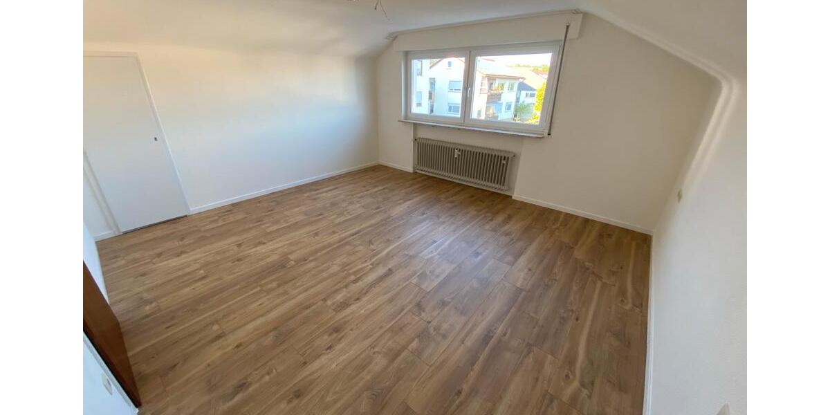 Dachgeschoßwohnung Weinstadt - 2 Zimmer, 60 m&sup2;, 1.000&euro; | Angebot:25635548