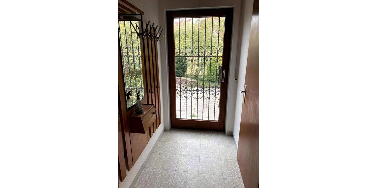 Erdgeschoßwohnung Sindelfingen - 3 Zimmer, 100 m&sup2;, 1.600&euro; | Angebot:27552461