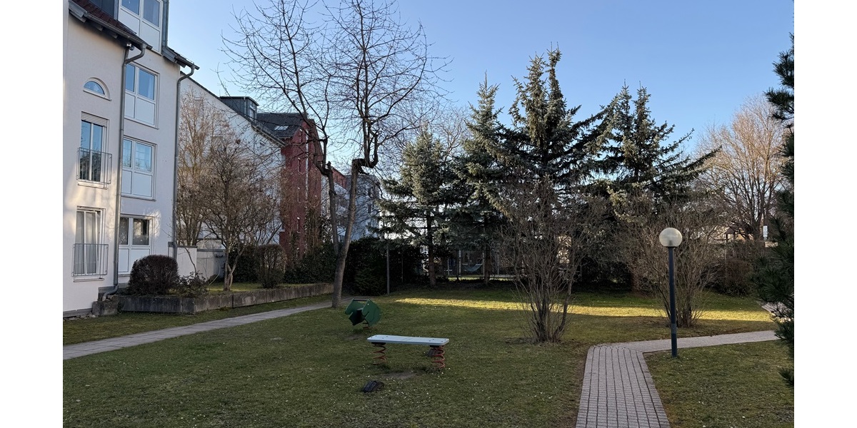 Gut geschnittene 3-Zi.-ETW in Böblingen - Toplage, ruhig und zentrumsnah gelegen - Dachgeschoßwohnung Böblingen Böblingen | Angebot:25852837