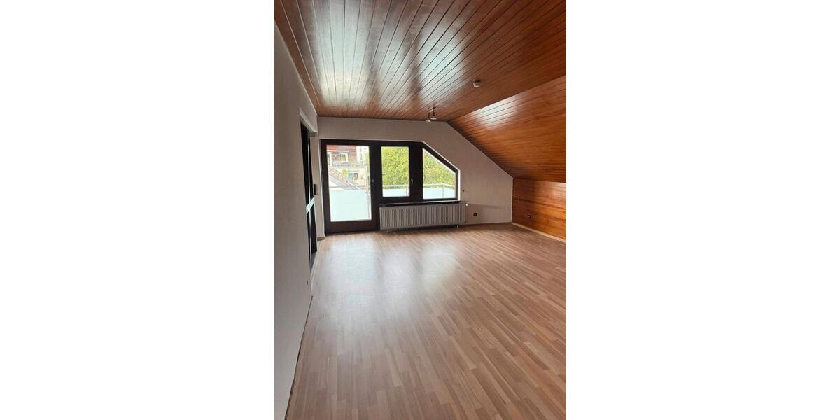 Dachgeschoßwohnung Schorndorf - 3.5 Zimmer, 100 m&sup2;, 1.100&euro; | Angebot:27568184