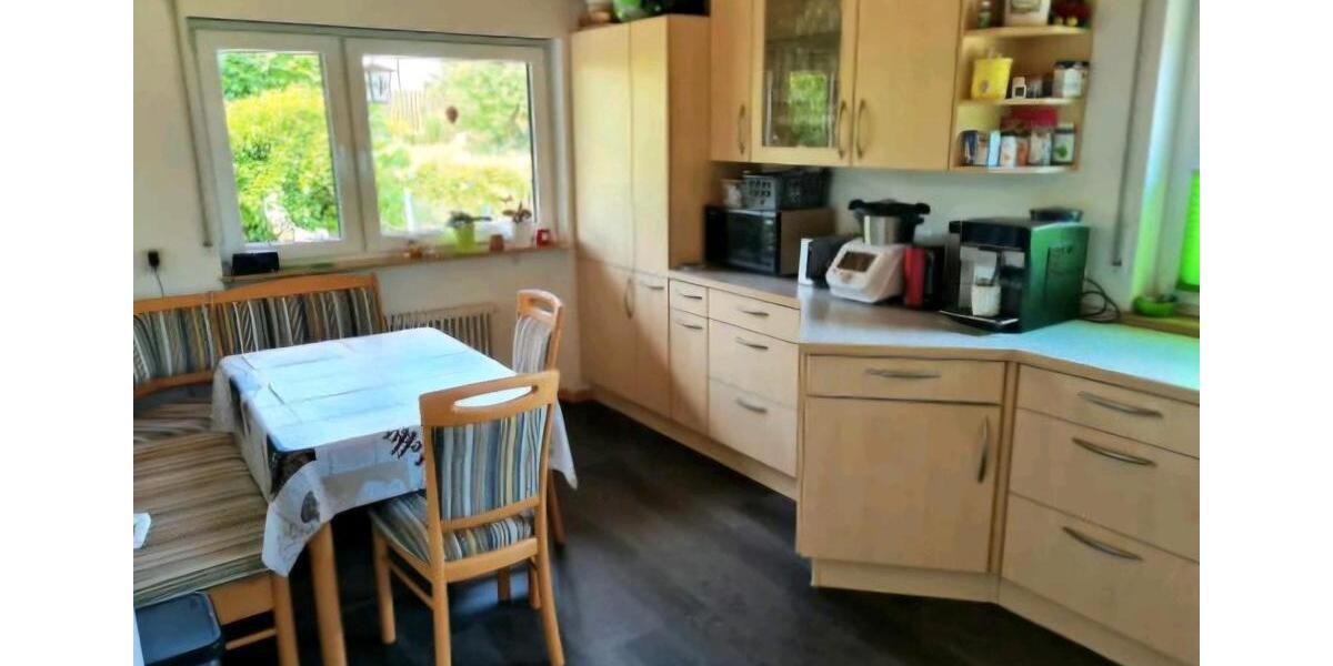 Etagenwohnung Sachsenheim - 5.5 Zimmer, 147 m&sup2;, 1.390&euro; | Angebot:27570568