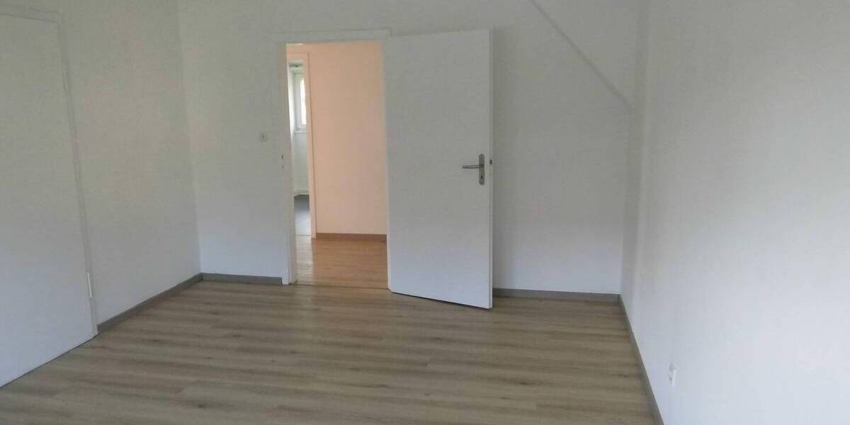 Etagenwohnung Stuttgart Bad Cannstatt - 3 Zimmer, 67 m&sup2;, 990&euro; | Angebot:25677667