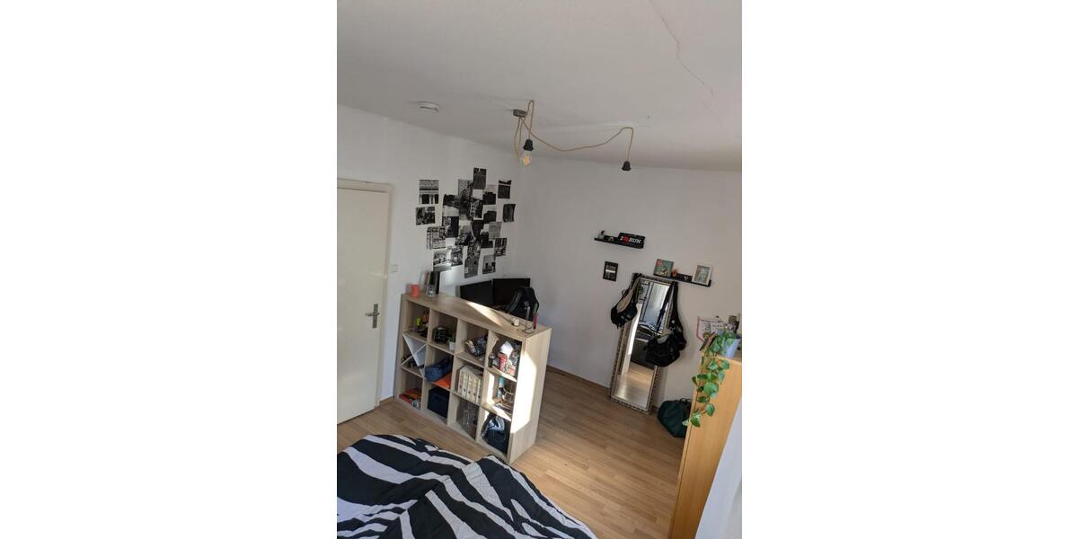 Etagenwohnung Stuttgart Luginsland - 1.5 Zimmer, 23 m&sup2;, 350&euro; | Angebot:25255252