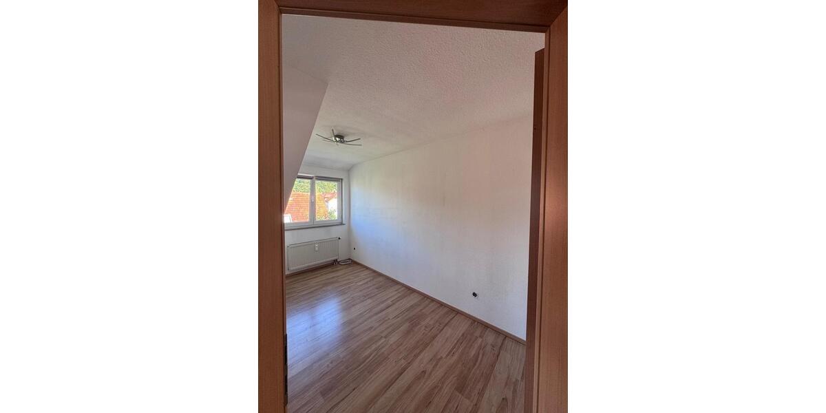 Dachgeschoßwohnung Schorndorf - 4 Zimmer, 80 m&sup2;, 255.000&euro; | Angebot:26620596