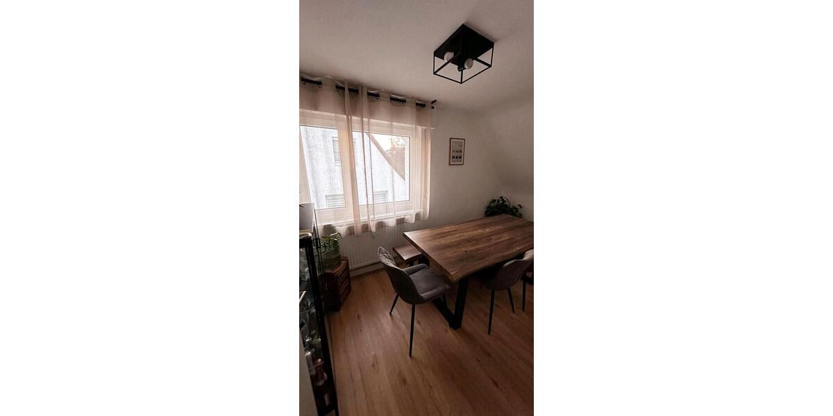 Dachgeschoßwohnung Stuttgart Feuerbach - 35 Zimmer, 65 m&sup2;, 1.050&euro; | Angebot:25824877