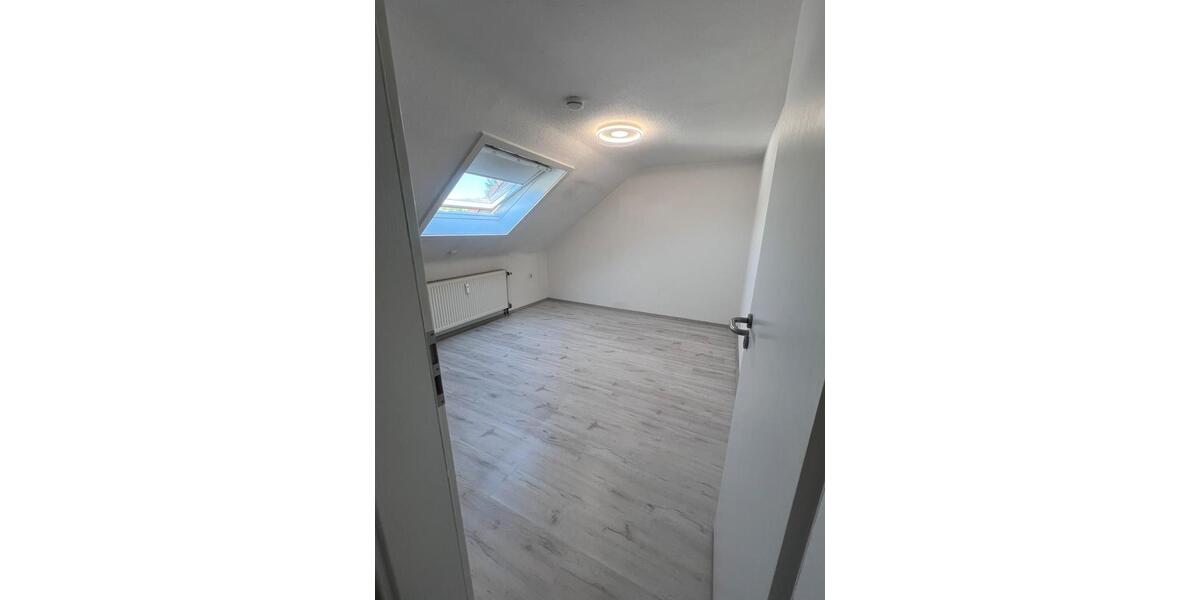 Dachgeschoßwohnung Schorndorf - 3 Zimmer, 61 m&sup2;, 198.000&euro; | Angebot:26957489