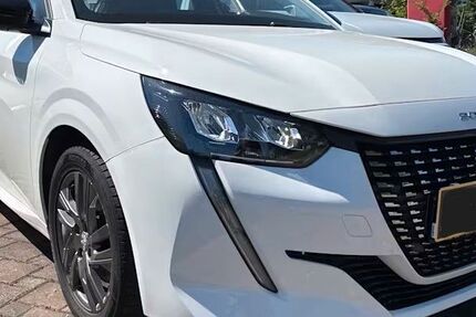 Peugeot 208 29.000 km 14.550 &euro; Ditzingen 71254