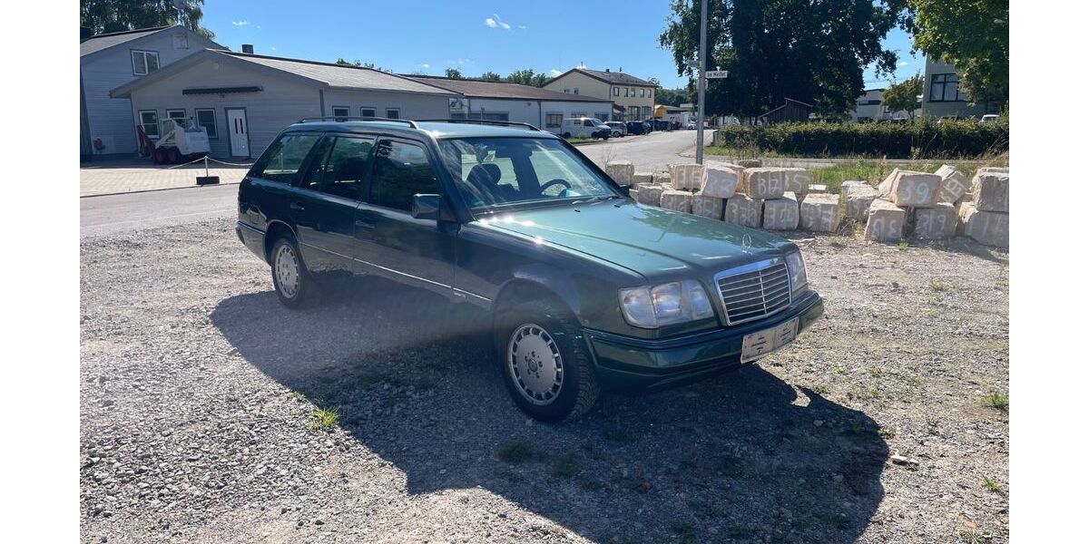 Mercedes-Benz 300 256.000 km 13.999 &euro; Waldenbuch 71111