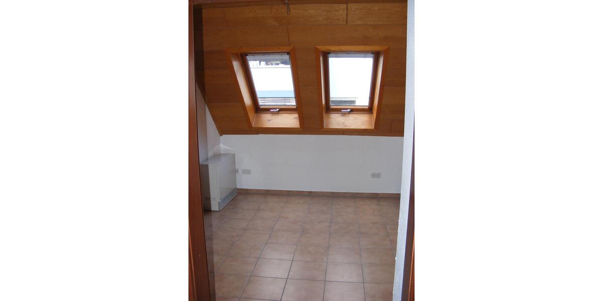 Dachgeschoßwohnung Mühlacker - 3 Zimmer, 72 m&sup2;, 770&euro; | Angebot:27576118