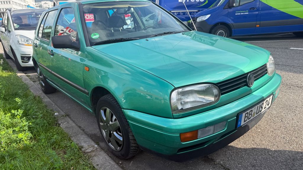 VW Golf 98.000 km 999 &euro; Sindelfingen 71065